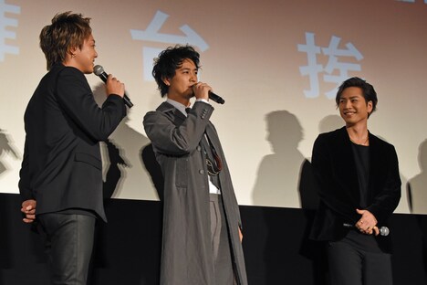 左からTAKAHIRO、斎藤工、登坂広臣。