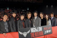 左から山口雄大監督、鈴木伸之、岩田剛典、TAKAHIRO、斎藤工、登坂広臣、吉本実憂、石黒賢。