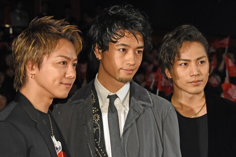 左からTAKAHIRO、斎藤工、登坂広臣。