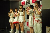 DEAR KISSによるリリースイベントの様子。（写真提供：adding japan）
