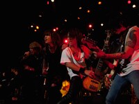 「PARTY ZOO ～Ken Entwines Naughty stars～」東京・Zepp DiverCity TOKYO公演のセッションの様子。