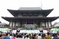 「ポニーキャニオン創立50周年記念スペシャル・アニバーサリー・ステージ」の様子。