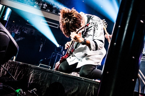 田邊駿一（Vo, G）（撮影：浜野カズシ）