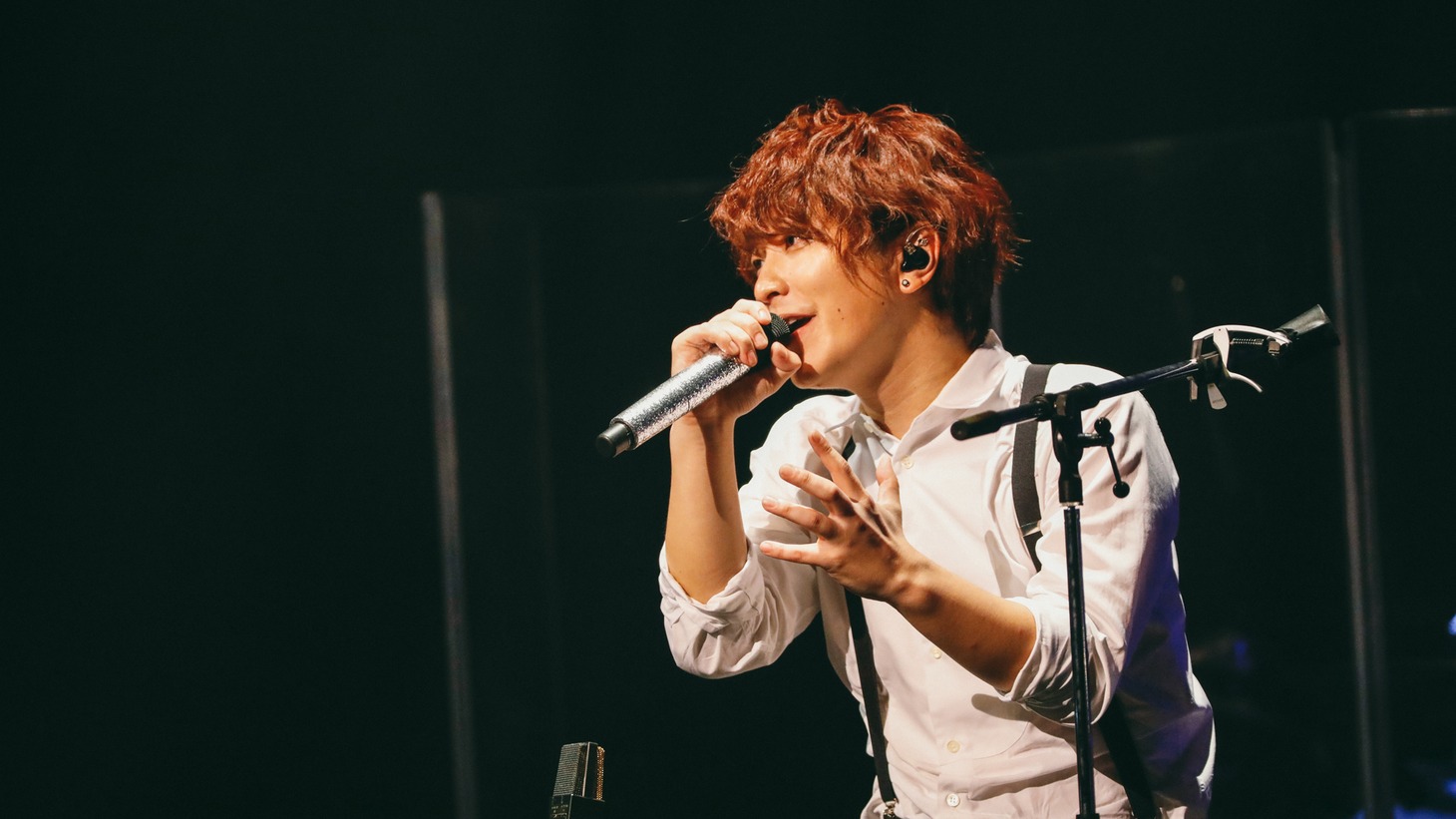 人気画像2位は「SEKAI NO OWARI、カバー曲も披露した初のアコースティックライブ」より、Fukase（Vo, G）。（撮影：上山陽介）
