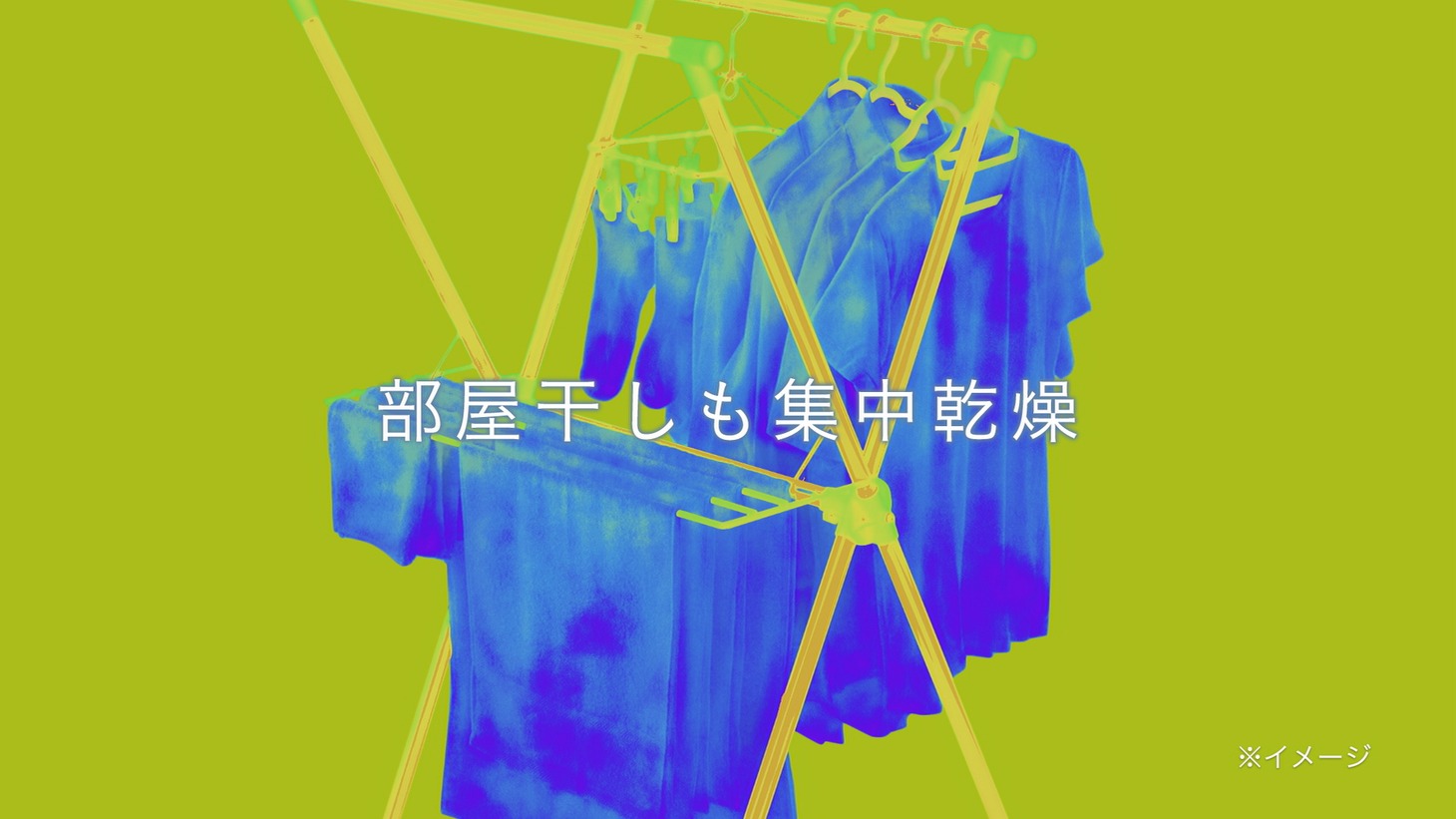 日立ルームエアコン「白くまくん」新CM「快適の時間」篇のワンシーン。