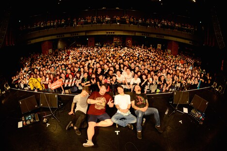 COUNTRY YARD「COLORS TOUR FINAL “BROTHERHOOD ONEMAN”」の様子。（撮影：半田安政[Showcase]）