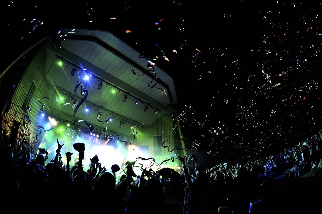 DIV「DIV ONEMAN LIVE 2016『DIVE!!!』at 日比谷野外大音楽堂」の様子。（Photo by MASANORI FUJIKAWA）