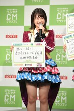 自身が出演したいCMを発表する朝長美桜（HKT48）。