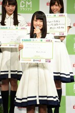 自身が出演したいCMを発表する菅井友香（欅坂46）。