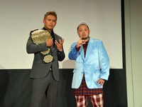 左からオカダ・カズチカ、サイプレス上野。