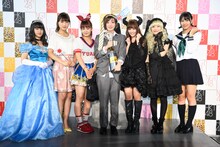 ユニット入りを果たした7人。左から竹内彩姫、渋谷凪咲、湯本亜美、田名部生来、込山榛香、福岡聖菜、野澤玲奈。 (c)AKS
