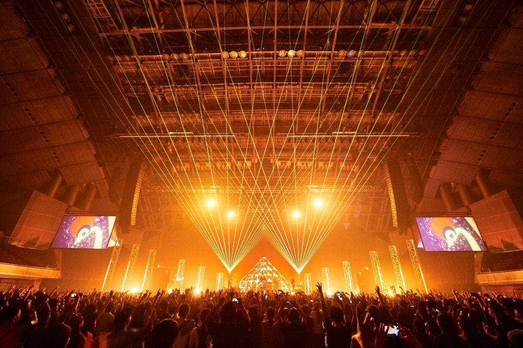 「MIYAVI Japan Tour 2016 "NEW BEAT, NEW FUTURE"」ファイナル公演の様子。