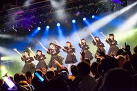 Ange☆Reve「渡辺くるみ・音咲セリナバースデーライブ2016～くるせりBRAVE Challenge」東京・新宿BLAZE公演の様子。（写真提供：ポニーキャニオン）