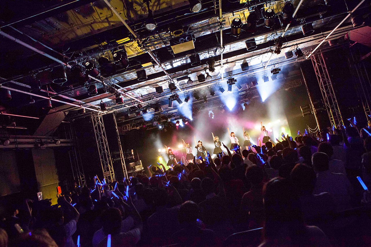 Ange☆Reve「渡辺くるみ・音咲セリナバースデーライブ2016～くるせりBRAVE Challenge」東京・新宿BLAZE公演の様子。（写真提供：ポニーキャニオン）