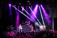 BAND-MAID「『Brand New MAID』Release Tour World Series」メキシコ・SALA公演の様子。（写真提供：日本クラウン）