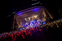 「BiSH Less than SEX TOUR FINAL '帝王切開'」の様子。（写真提供：エイベックス・グループ）