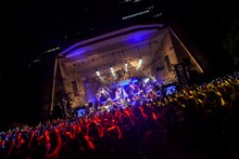 「BiSH Less than SEX TOUR FINAL '帝王切開'」の様子。（写真提供：エイベックス・グループ）