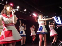 OS☆Uによるライブの様子。