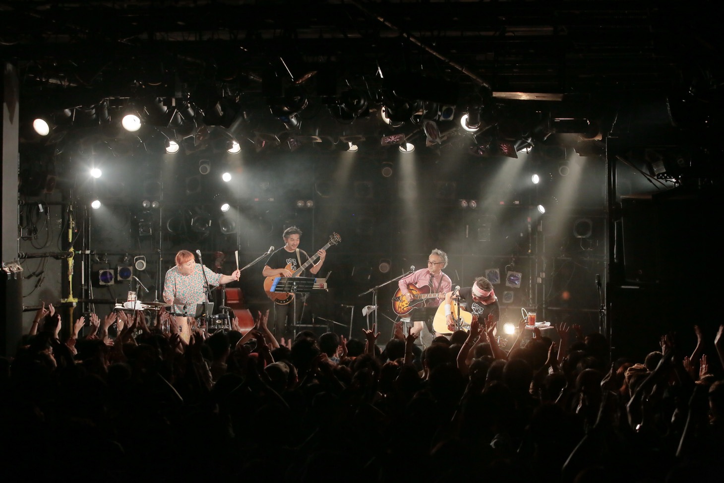 ましまろ「ほーぼーツアー2016」東京・渋谷CLUB QUATTRO公演の様子。（撮影：柴田恵理）