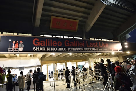 「Galileo Galilei Last Live~車輪の軸~ at 日本武道館」の入り口。(撮影:エンドウアキラ)