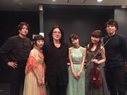 左から林田順平.JP（Cello）、椎名琴音（Vo）、岩井俊二（G）、桑原まこ（Piano）、荒井桃子（Violin）、宮内陽輔（G）。(c)2016 Rockwell Eyes Inc.