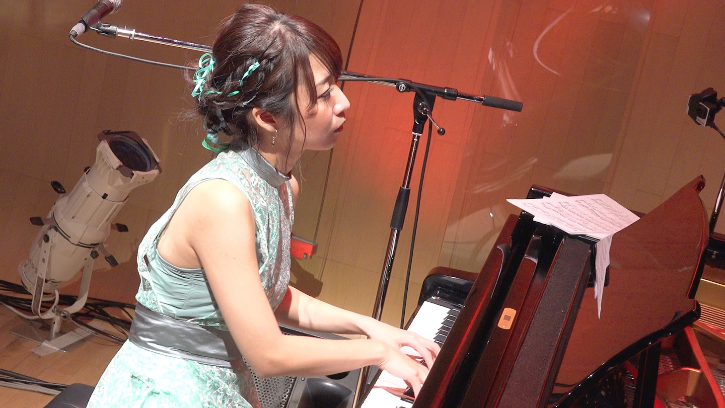 桑原まこ (c)2016 Rockwell Eyes Inc.