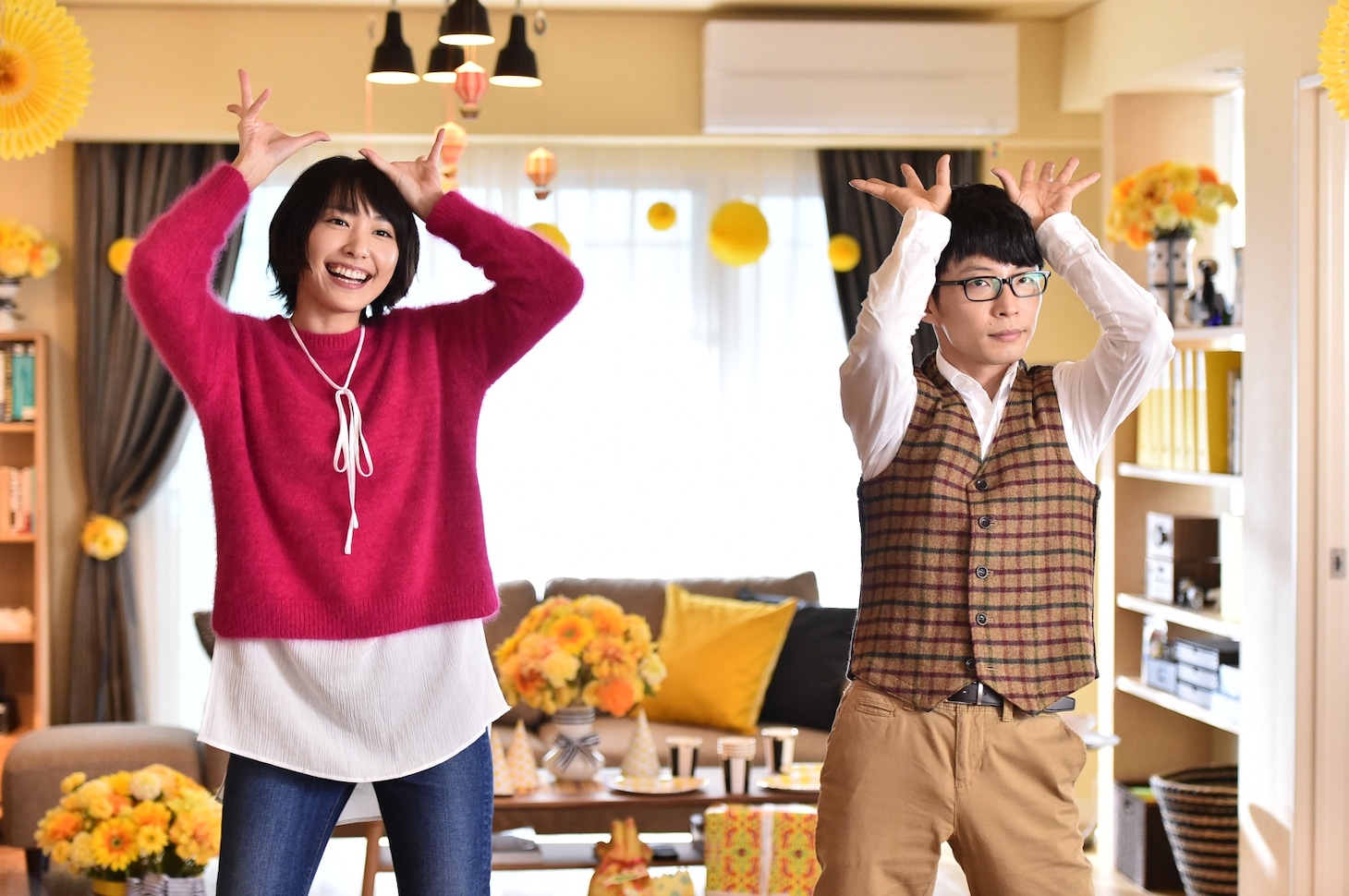2016年の人気画像1位は「『逃げ恥』恋ダンスフルver.再公開、TBS公式YouTube再生記録更新」より、ドラマ「逃げるは恥だが役に立つ」エンディングの“恋ダンス”のワンシーン。 (c)TBS