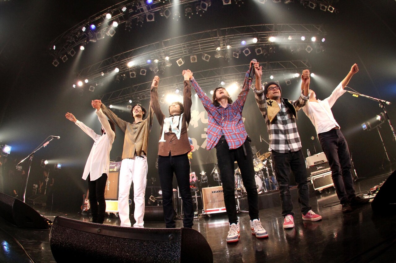 忘れらんねえよ、2つの“失敗”とビールと手紙と怒濤のプレイで“デカいステージ”堂々完遂