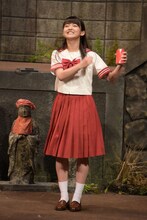 伊藤万理華演じる日野。