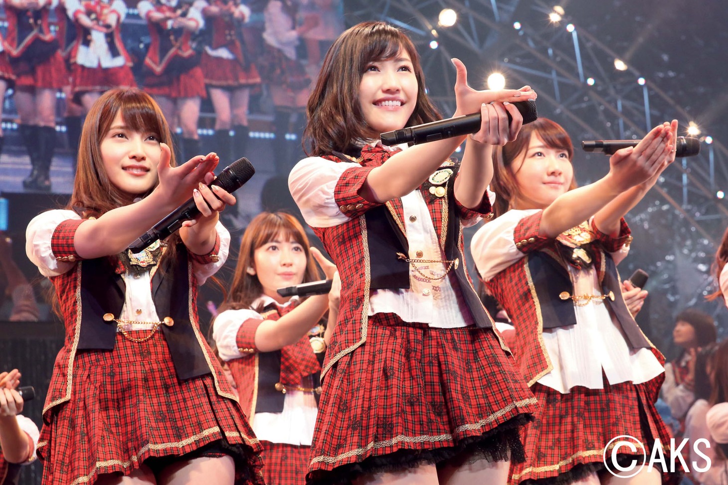 AKB48「AKB48単独リクエストアワー セットリストベスト100 2016」東京・TOKYO DOME CITY HALL公演の様子。(c)AKS