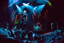 DIR EN GREY「TOUR16-17 FROM DEPRESSION TO ________ [mode of DUM SPIRO SPERO]」東京公演の様子。（撮影：小松顕一郎）