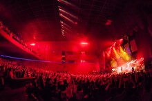 DIR EN GREY「TOUR16-17 FROM DEPRESSION TO ________ [mode of DUM SPIRO SPERO]」東京公演の様子。（撮影：小松顕一郎）