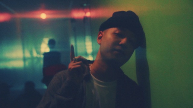illion「Hilight feat. 5lack」ミュージックビデオのワンシーン。