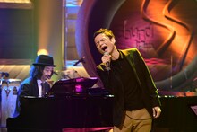 奇妙礼太郎と島田昌典。(c)BS-TBS