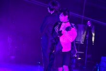 左からluz、あおい（むすめん。）。（撮影：小松陽祐［ODD JOB］、小川舞）