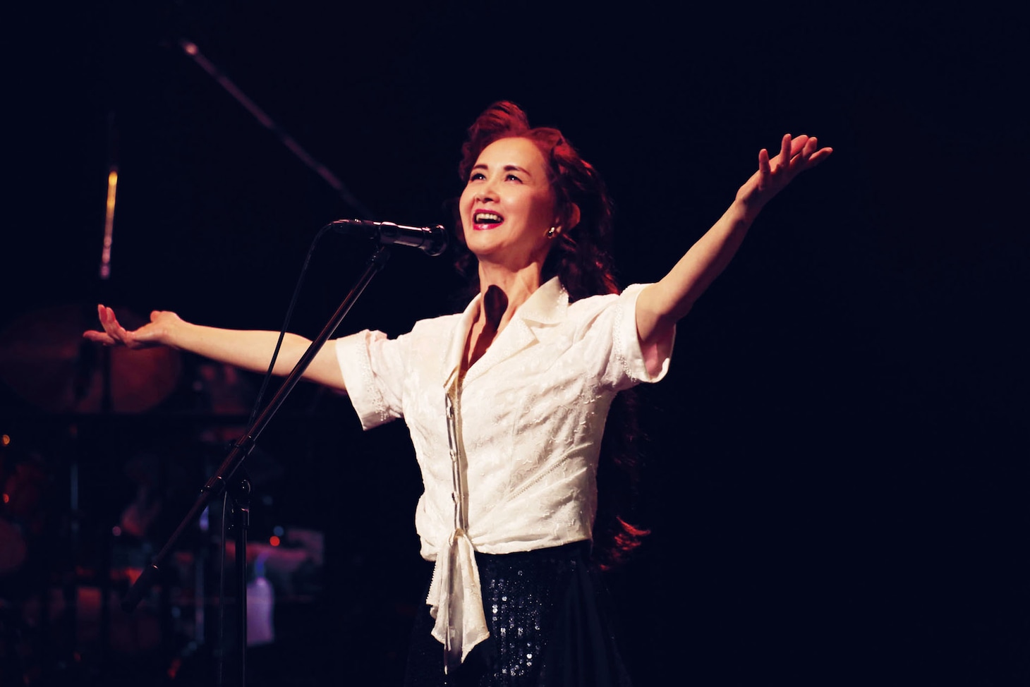 「中島みゆきConcert 『一会（いちえ）』2015～2016」のワンシーン。