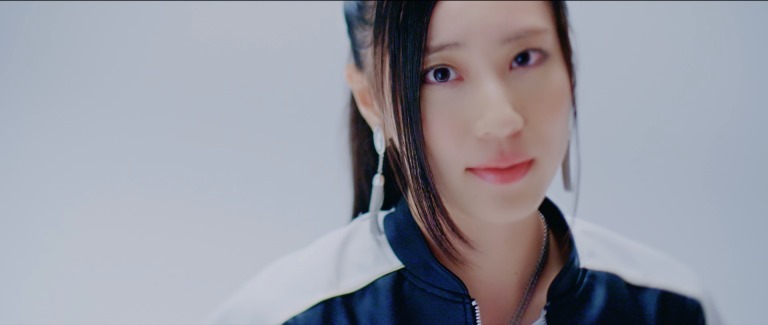 PassCode「MISS UNLIMITED」MV中の場面カット。