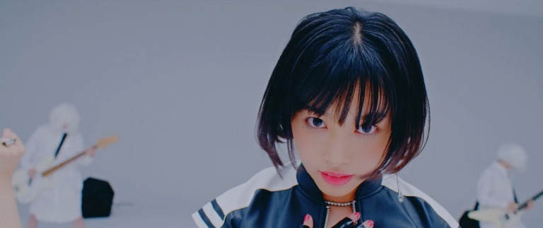 PassCode「MISS UNLIMITED」MV中の場面カット。
