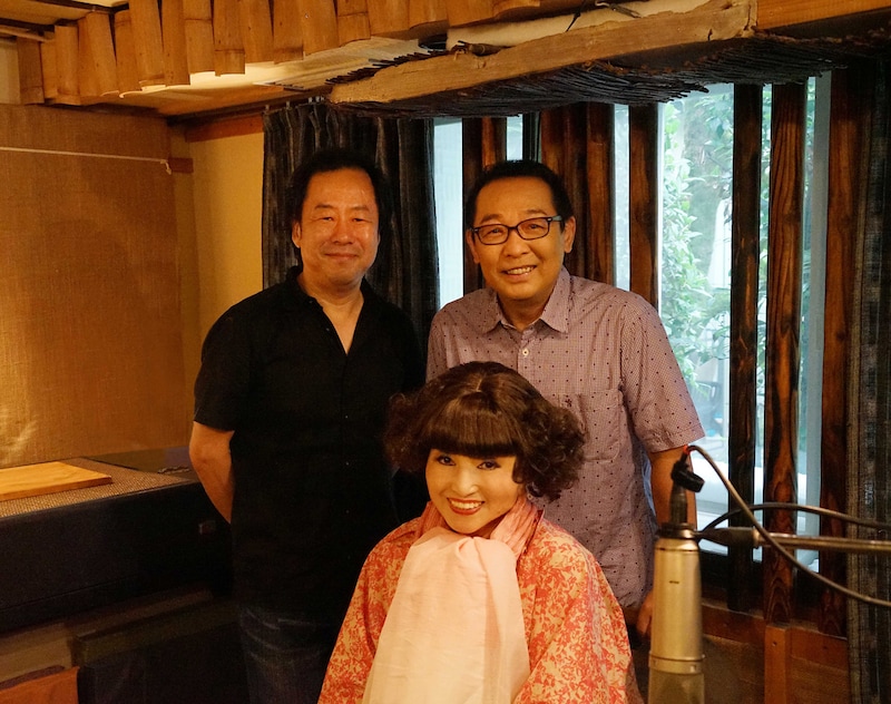 左から、中村八大の長男・中村力丸氏、黒柳徹子、さだまさし。