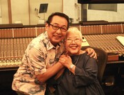 左からさだまさし、坂本スミ子。