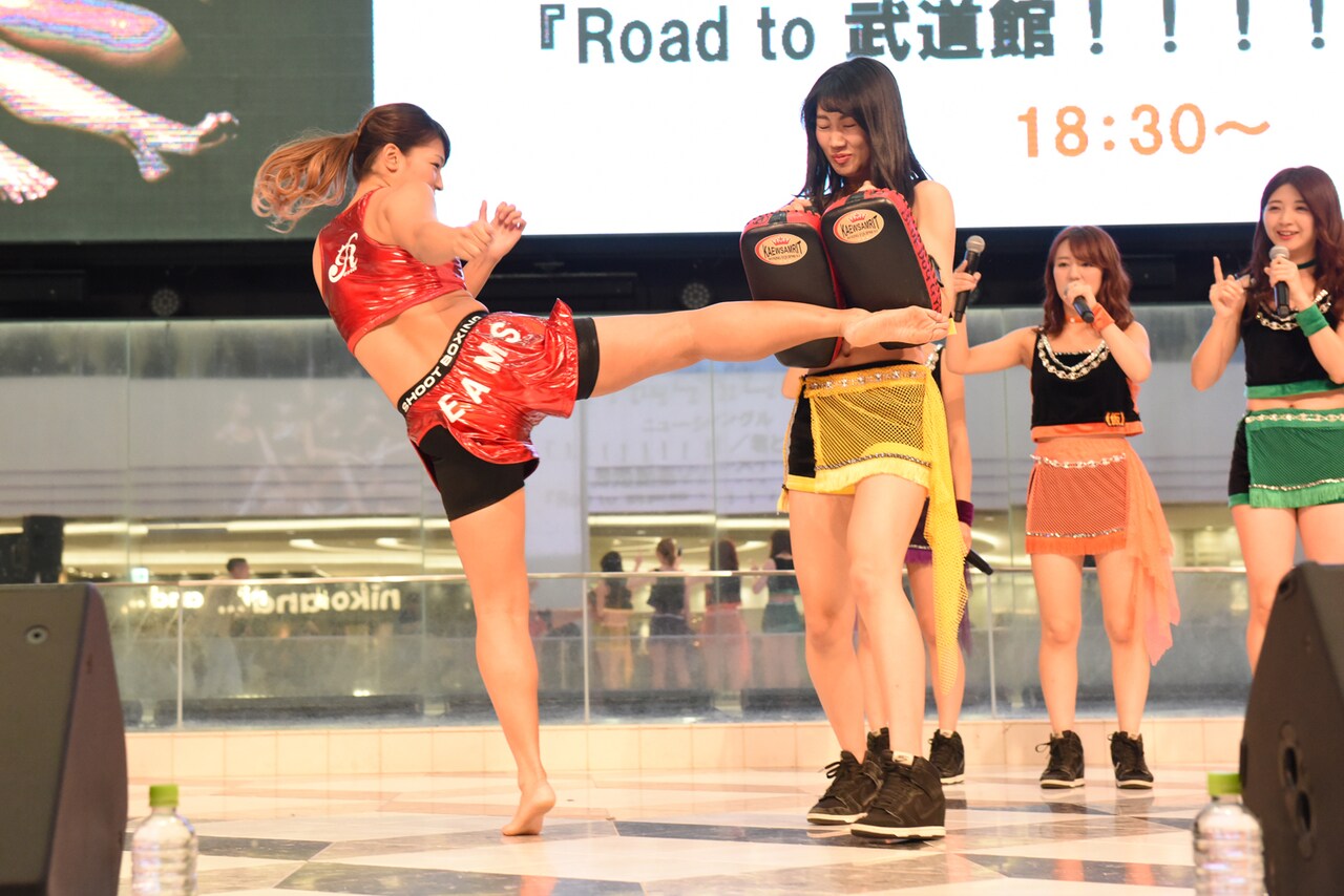 アプガに世界王者RENAがキックで激励「すごいパワーいただいた」