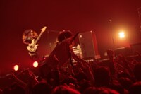 千秋（Vo / DEZERT）