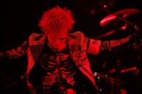 真緒（Vo / The THIRTEEN）