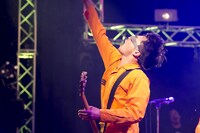 ハヤシ（G, Vo, Syn, Programming）（撮影：緒車寿一）