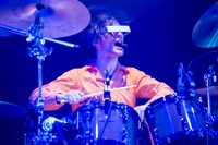 ヤノ（Dr, Vo）（撮影：緒車寿一）