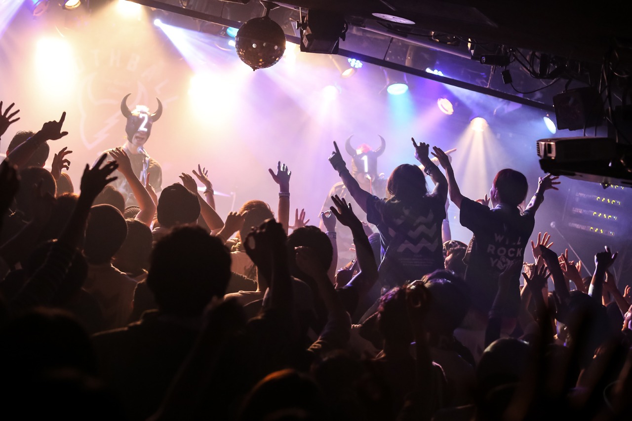「World On a Wave TOUR」東京公演の様子。（Photo by nishinaga "saicho" isao）