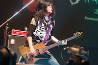 DUCK-LEE（B / THE SLUT BANKS）