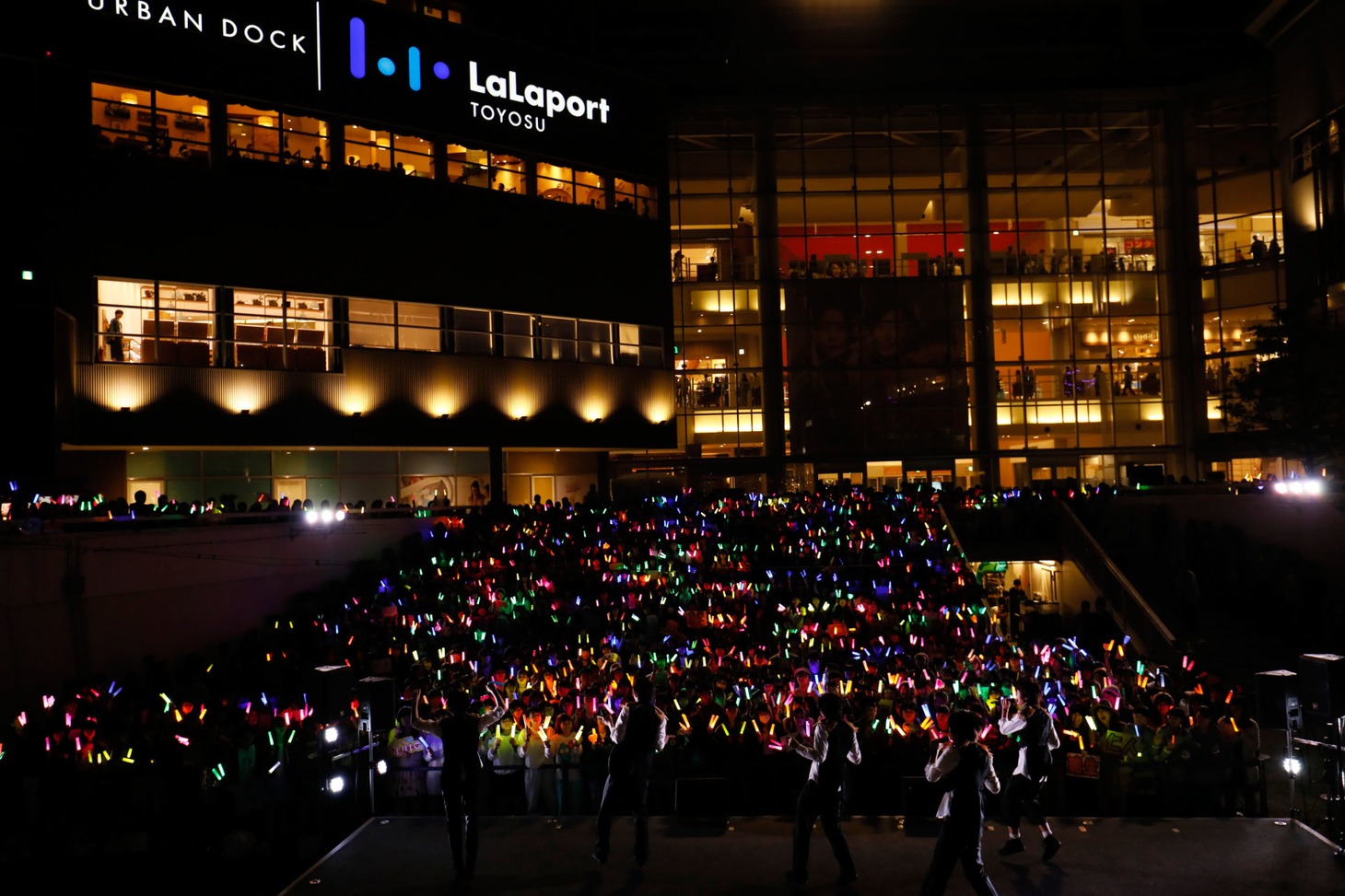 M!LKの5thシングルリリースイベントの様子。（Photo by Seki Junichi）