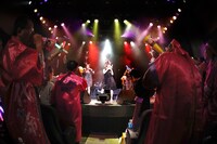 松本伊代デビュー35周年記念コンサート「やっぱり伊代ちゃん'16」の様子。（撮影：十河英三郎）