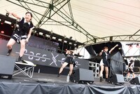 PassCodeによるライブの様子。